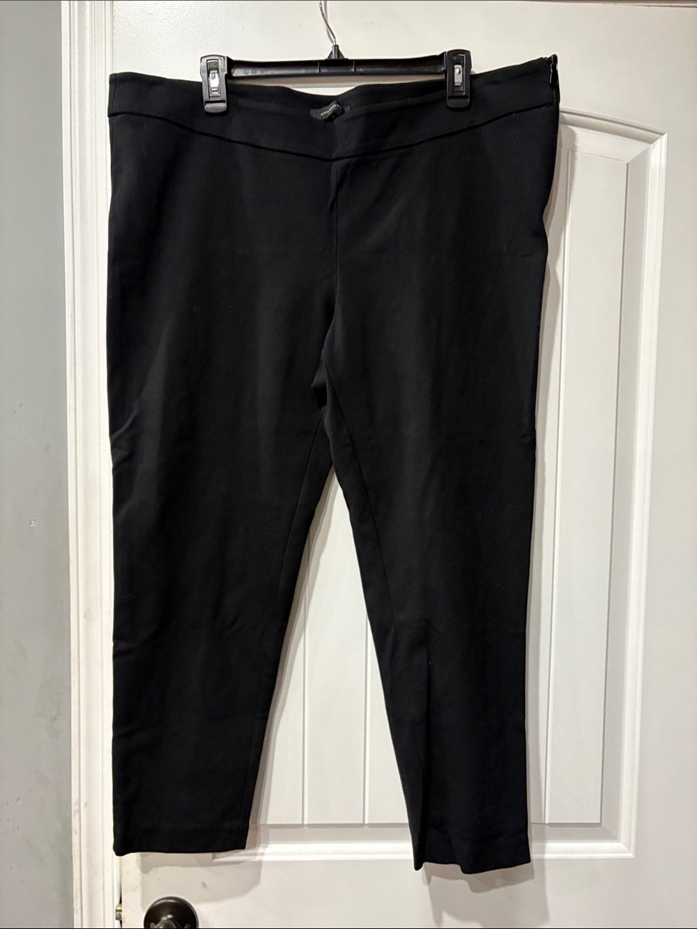 Ann Taylor Black Cropped Straight-Leg Pull-On Pants with side zip